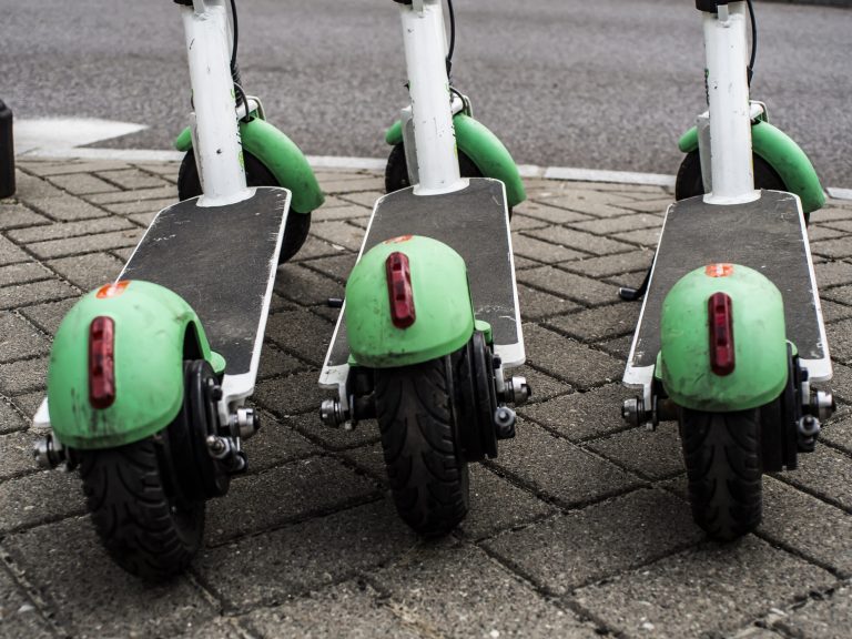 Szinte lehetetlen elektromos rollerrel szabályosan közlekedni Budapesten