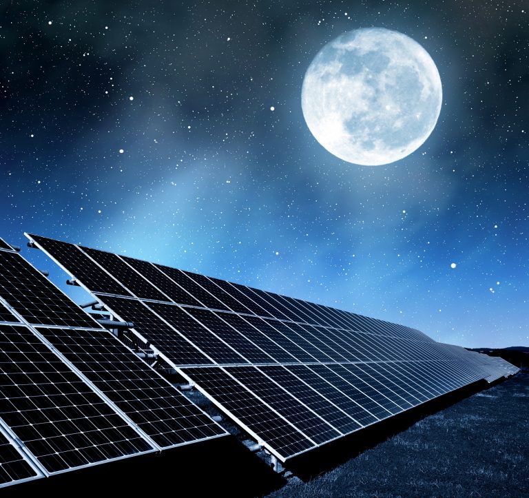 Itt az anti-napelem, ami csak éjjel működik
