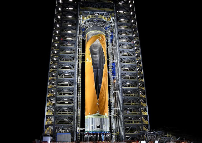 Éveket késett, de a NASA végre bemutatta a legerősebb rakétáját