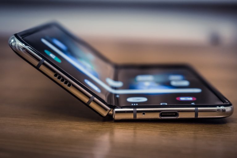 A jövő még nem a jelen - Kipróbáltuk a Samsung hajlítható kijelzős telefonját