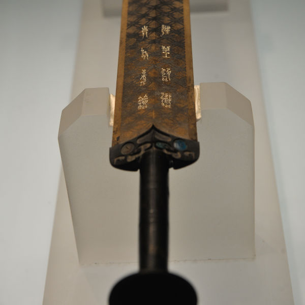 Goujian 2000 éves rozsdamentes, pengeéles, ősi fegyvere