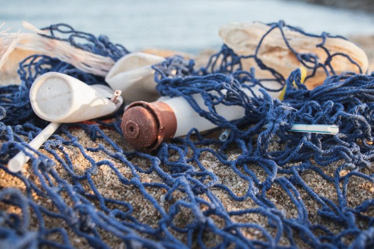 Nemsokára nemcsak gyűjtik az óceáni műanyagot, de újra is hasznosítják