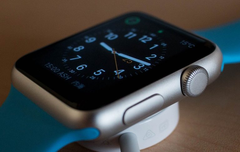 Az Apple Watch egyedül lenyomta a svájci óraipart. Mi jön most?