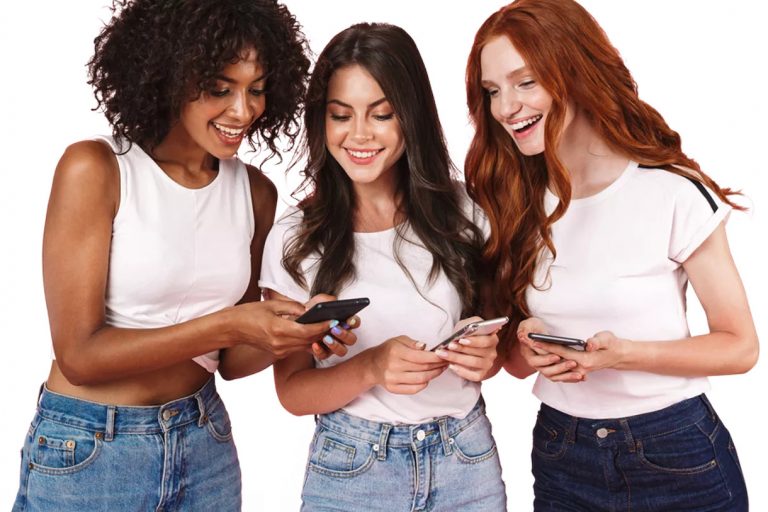 A Giggle, csak lányoknak hirdetett app MI-je kiszűri, és blokkolja a pasikat, a nők után pedig kémkedik