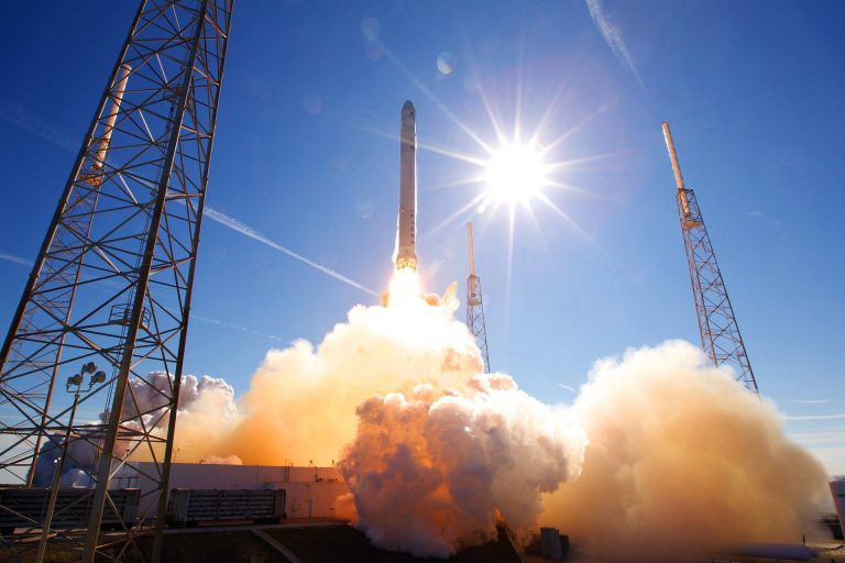 Elindult utolsó útjára a SpaceX teherszállító űrhajója. De hogyan jutottunk el idáig?