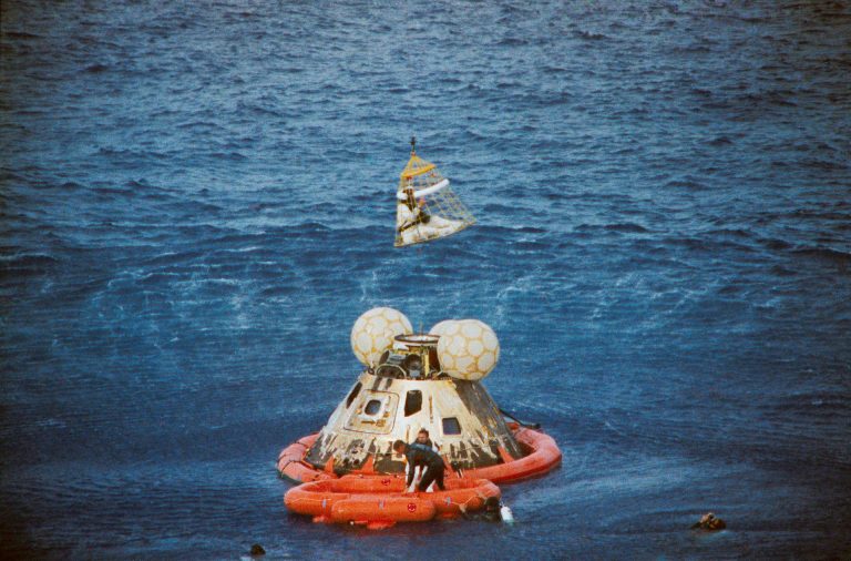 A NASA éppen élőben közvetíti az Apollo-13 történelmi útját