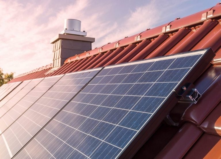 Újraindítja a háztartási napelem-rendszerek telepítését és beüzemelését az E.ON