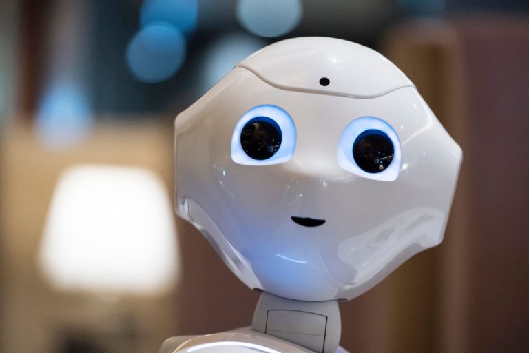 Ezek a barátságos robotok üdvözölik a koronavírusos betegeket Japán szállodáiban