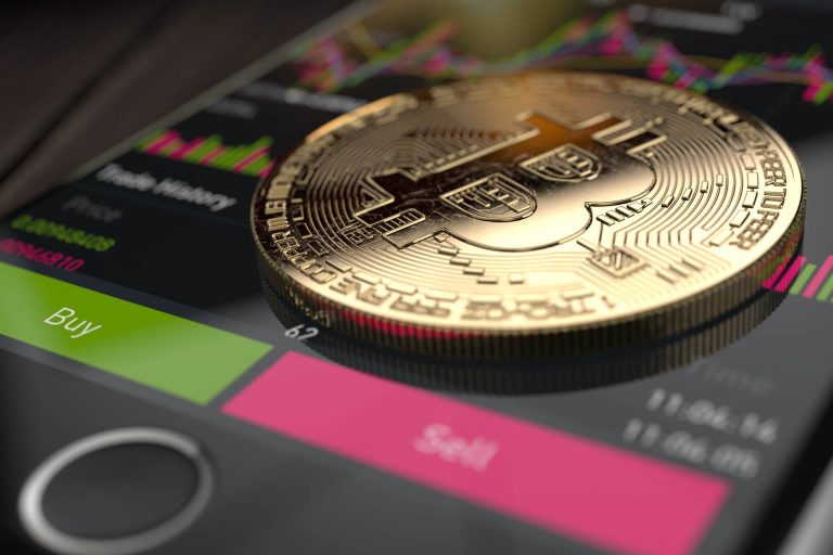 Alacsony az árfolyam, érdemes-e most bitcoinba fektetni?