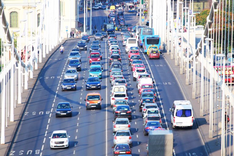 Már tesztelik, hogyan lehetne csökkenteni a gépjárműforgalmat Budapesten