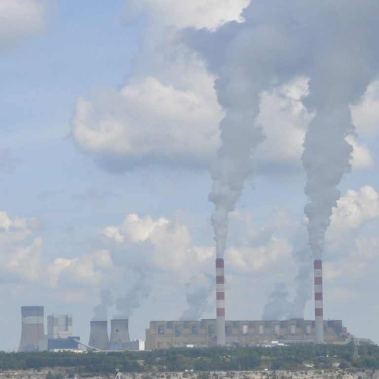 Fura paradoxon: a nagy meleg miatt kellett beindítani a szénerőműveket