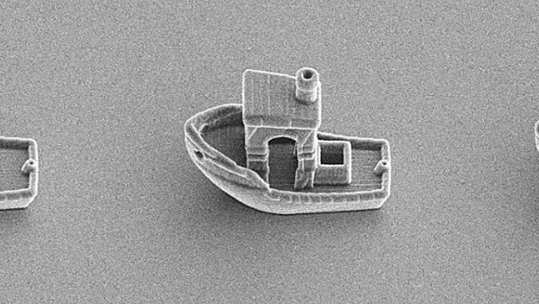 Fizikusok kinyomtatták az első, mindössze 30 mikrométeres minihajót