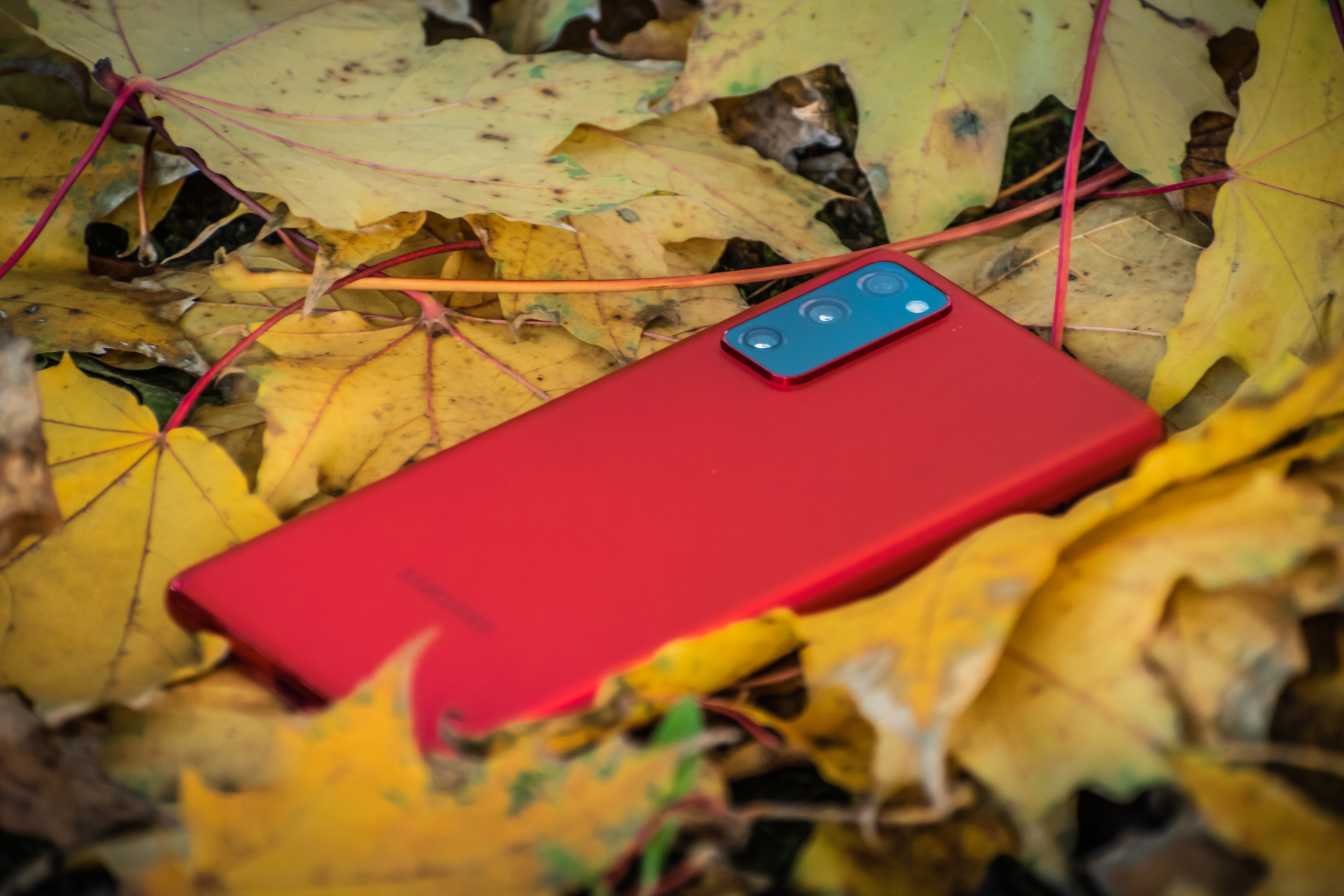 Az ősz mobilos trendje: a megfizethető csúcskategóriás telefonok