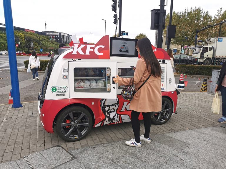 Sanghajban megjelent az első önjáró KFC-étterem