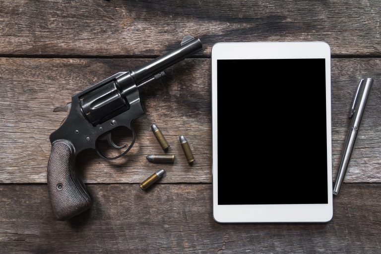 iPadeket ígért fegyverviselési engedélyért cserébe az Apple biztonsági főnöke az ügyészség szerint