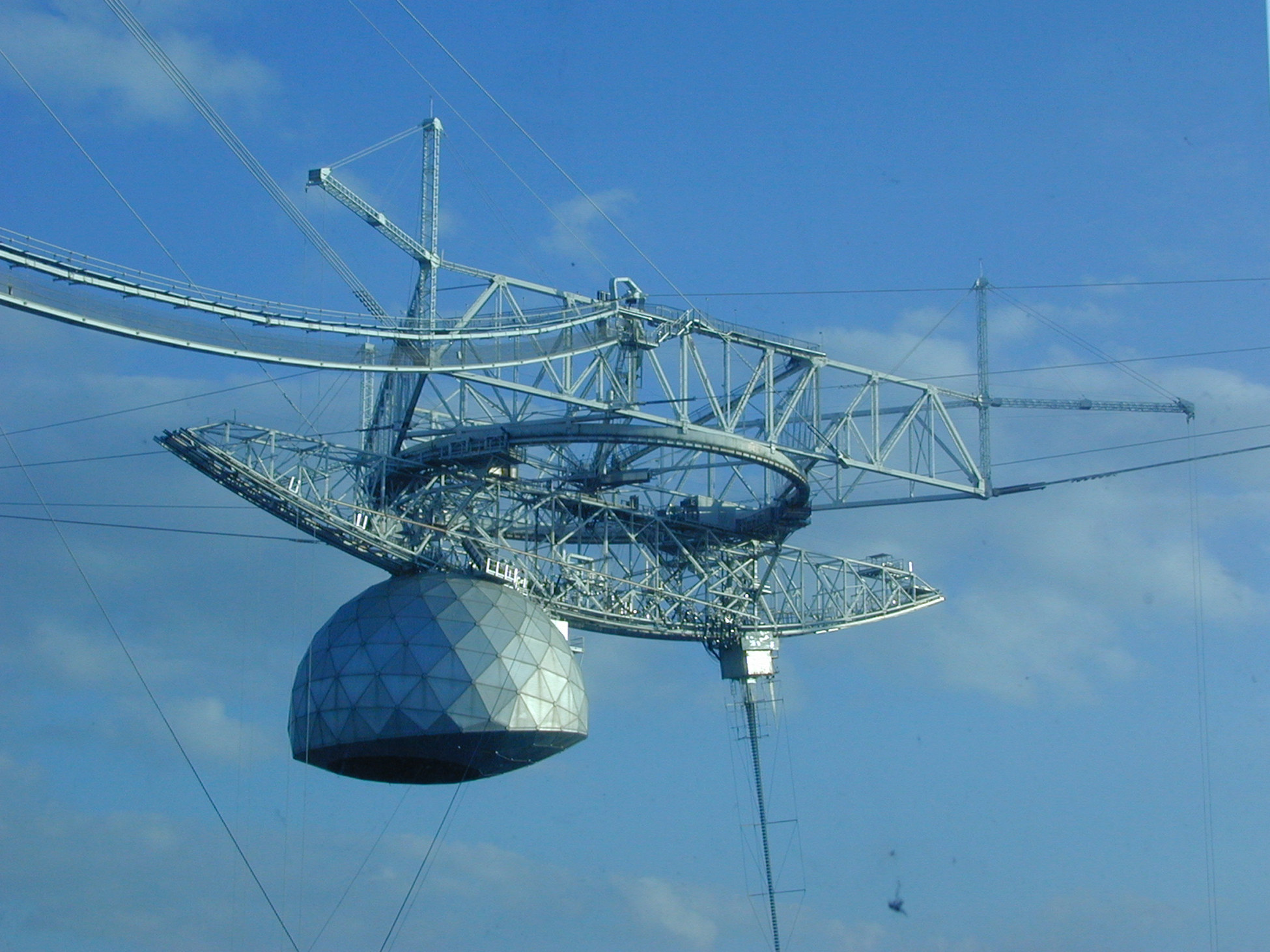 Összeomolhat a híres Arecibo obszervatórium, a SETI program lelke