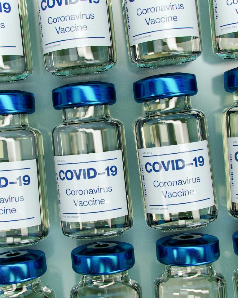 A Pfizer koronavírus vakcinája 95, a Modernáé 94,5, az AstraZenecáé 90 százalékban hatásos