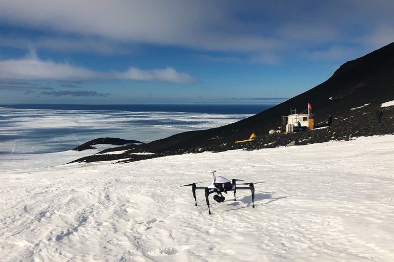 Egy egész drónhadsereg tűnt fel az antarktiszi jégtáblák felett
