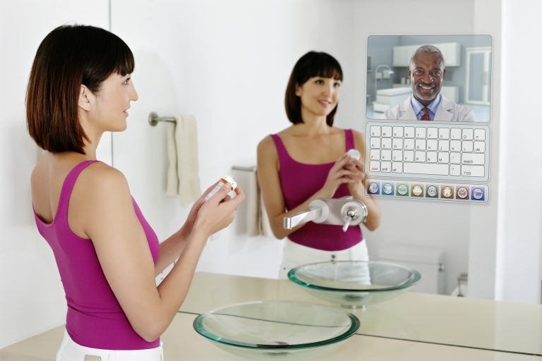 Az okostükrökön át egyenesen a fürdőszobánkban figyelhetnek minket az orvosok