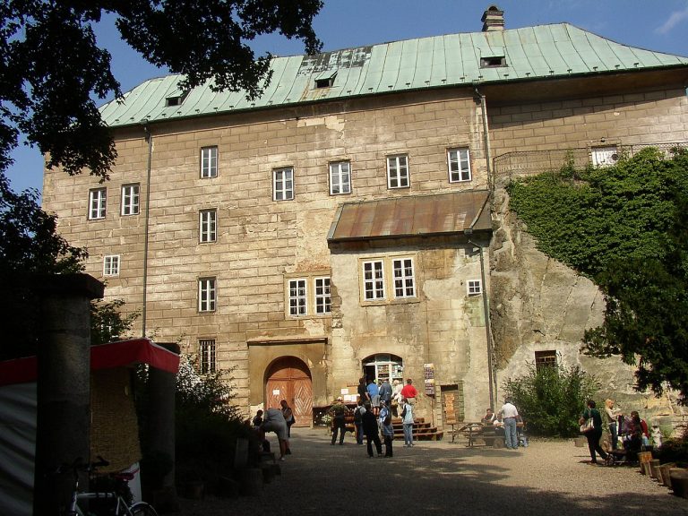 A Cseh Köztársaságból nyílik a Pokol bejárata egy különös kastély alatt