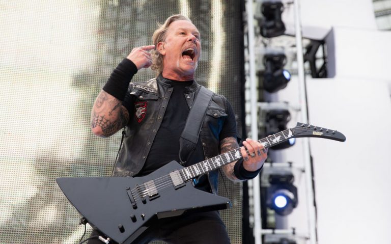 Csilingelő mesezenére cserélte koncert közben a Metallica zenéjét az algoritmus