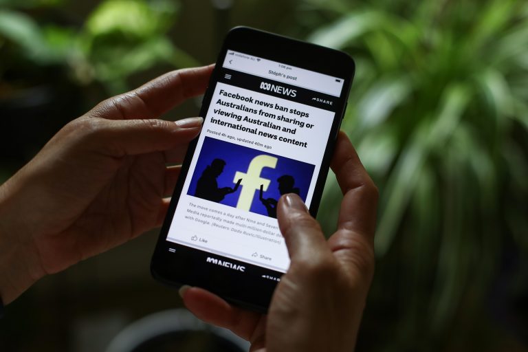 Miért tűntek el a hírek a Facebookról Ausztráliában? Hova vezet ez?