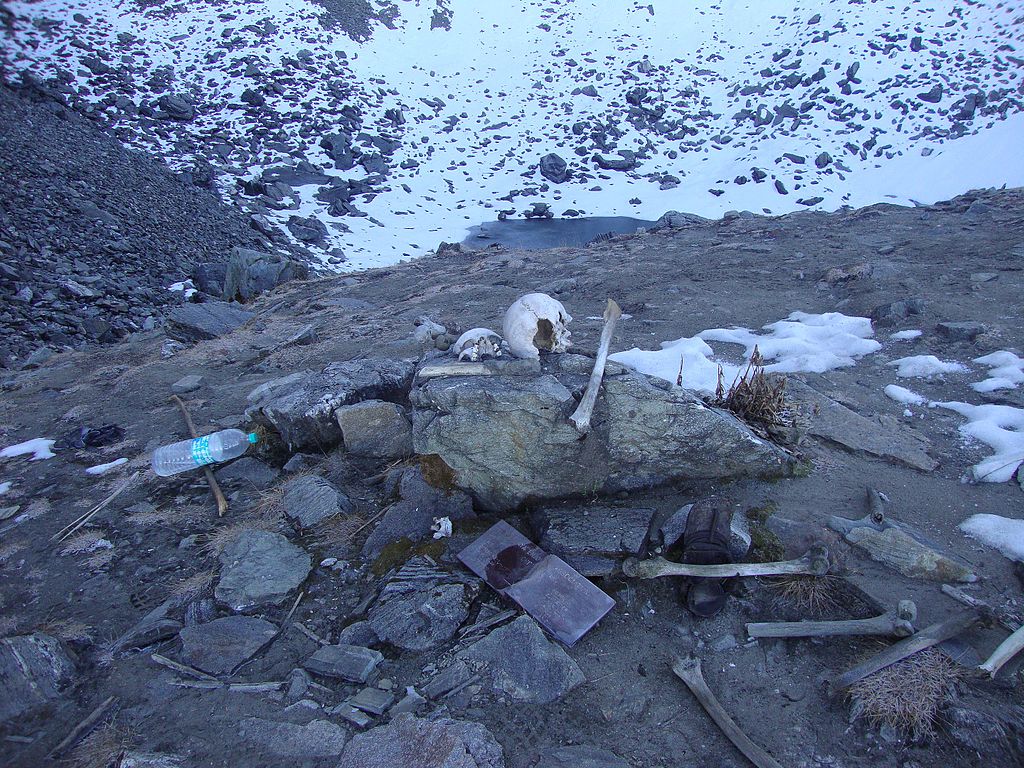 Ősi csontvázak százai közt modern emberek maradványait is rejti a titokzatos Csontváz-tó