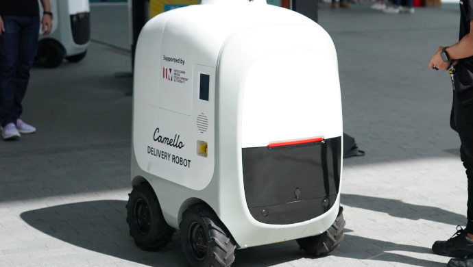 Az autonóm Camello robotok szállíthatnak házhoz csomagokat és élelmiszert Szingapúrban