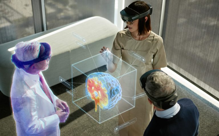 A Microsoft szerint a testünk helyett a hologramjaink fognak visszatérni az irodába