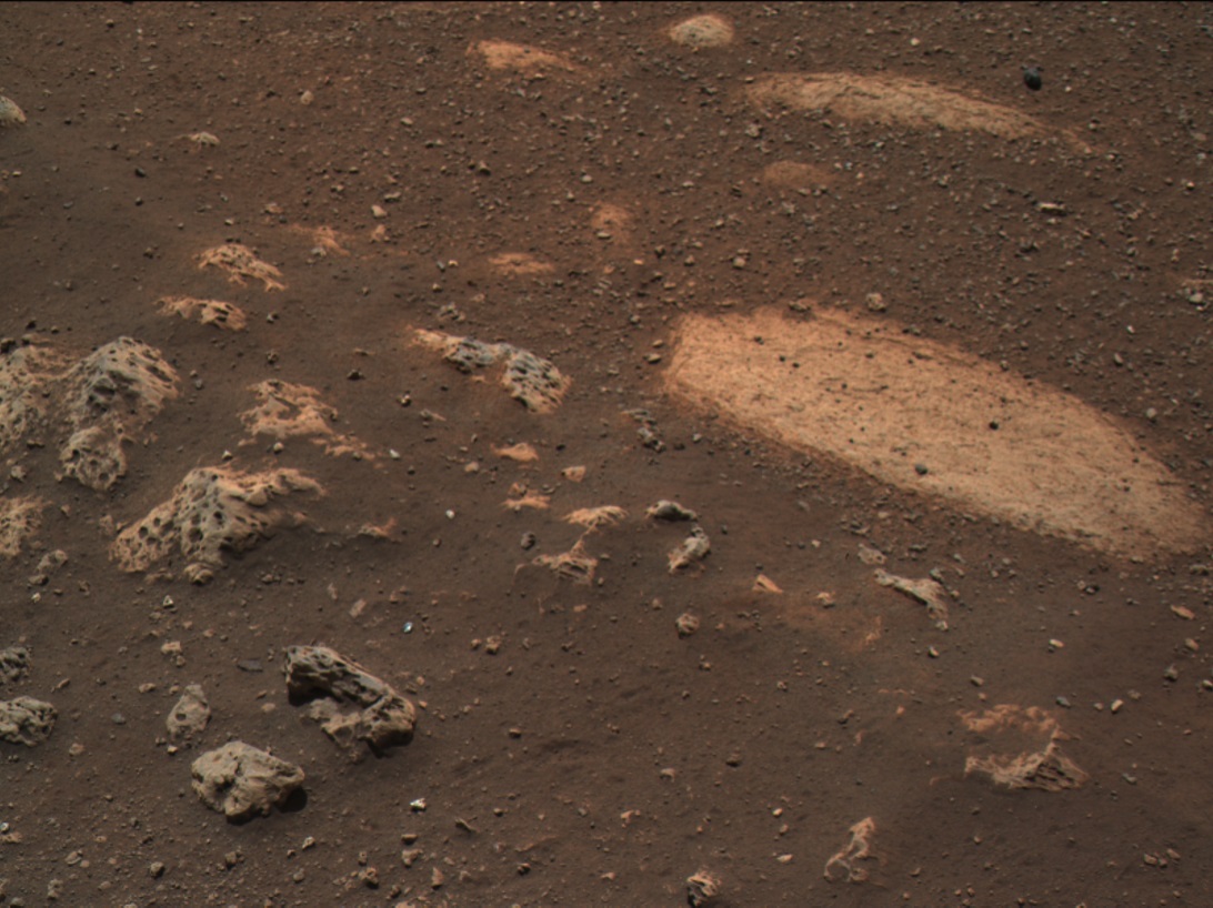 Hatalmas mennyiségű megkötött víz lehet a Mars felszíne alatt