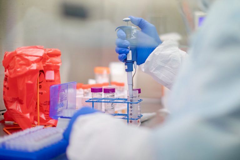 Egy csapat tudós szerint van rá esély, hogy a koronavírus laborból szabadult el – a WHO-tól független vizsgálatot akarnak
