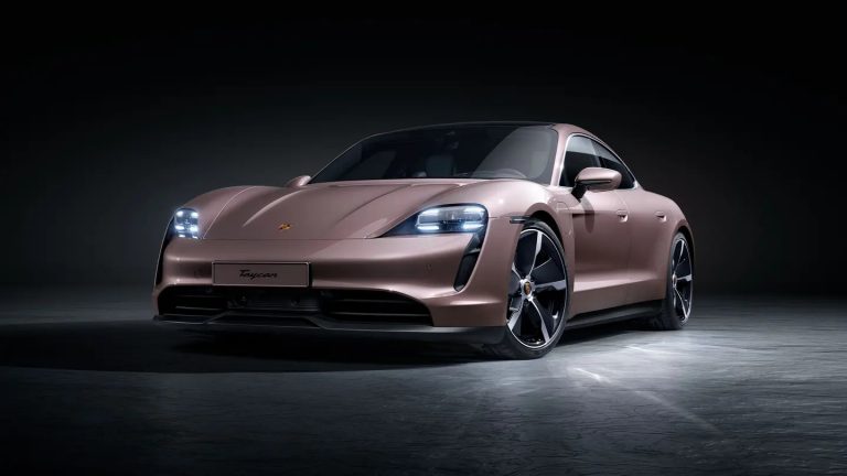 A teljesen elektromos Porsche Taycan csak előfizetéses rendszerben lesz elérhető