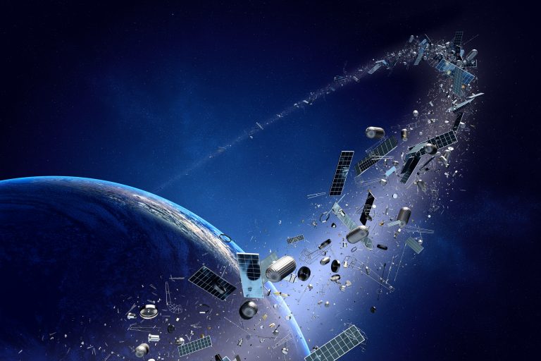 Szombaton élő adásban szedi az űrszemetet az Astroscale műholdja