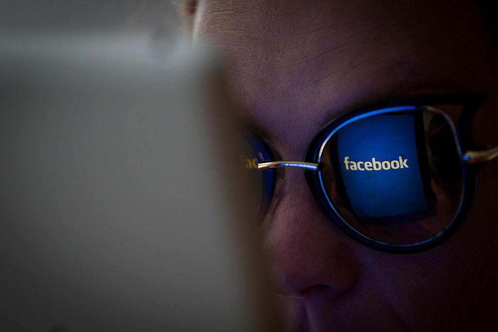 Legalább 377 ezer magyar facebookozó adatait tették közzé nyilvánosan a neten