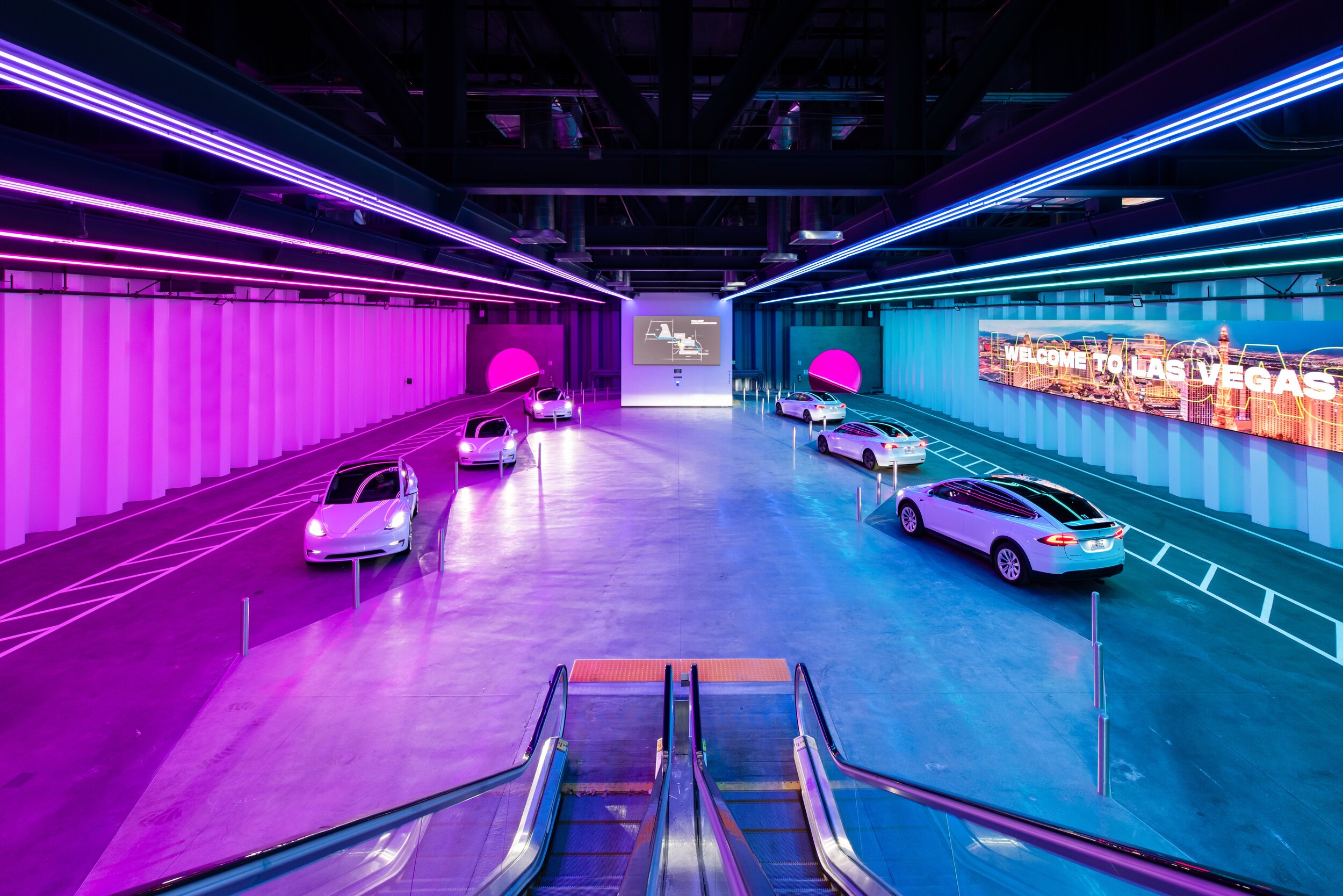 A The Boring Company megmutatta a Las Vegas alatt futó alagútját, amiben 60 Tesla fog egyszerre közlekedni