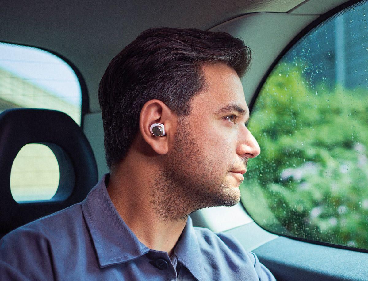 Csúcskategóriás vezeték nélküli fülhallgató, aminek még a tokja is beépített Bluetooth adóként működik
