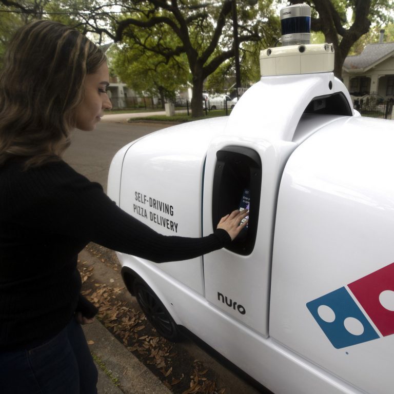 Végre tényleg elindul a robotos pizzakiszállítás élesben