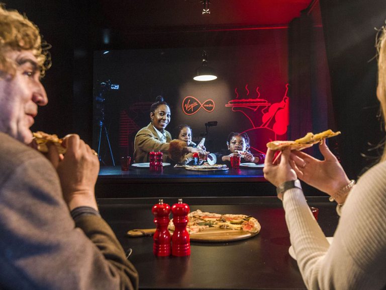Két napig működött egy hologram étterem Nagy-Britanniában