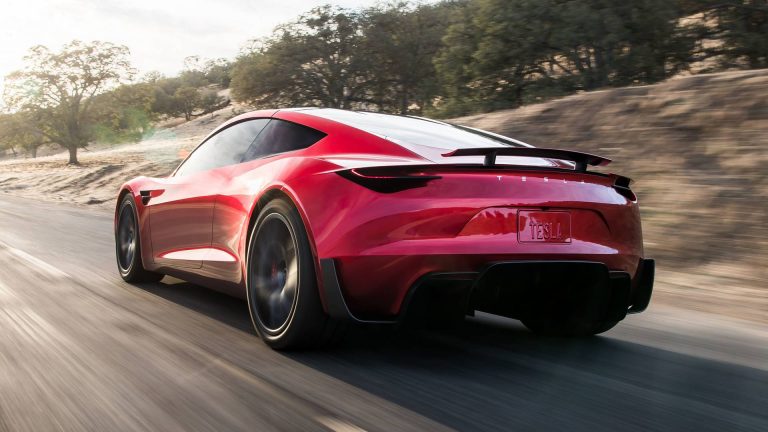 Elon Musk szerint az új Tesla Roadster olyan gyors lesz, hogy csak egészségeseknek ajánlott