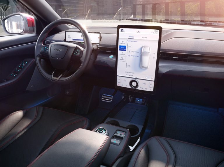 Az autónk képernyőin jelenhetnek meg az útszéli óriásplakátok egy új szabadalom szerint