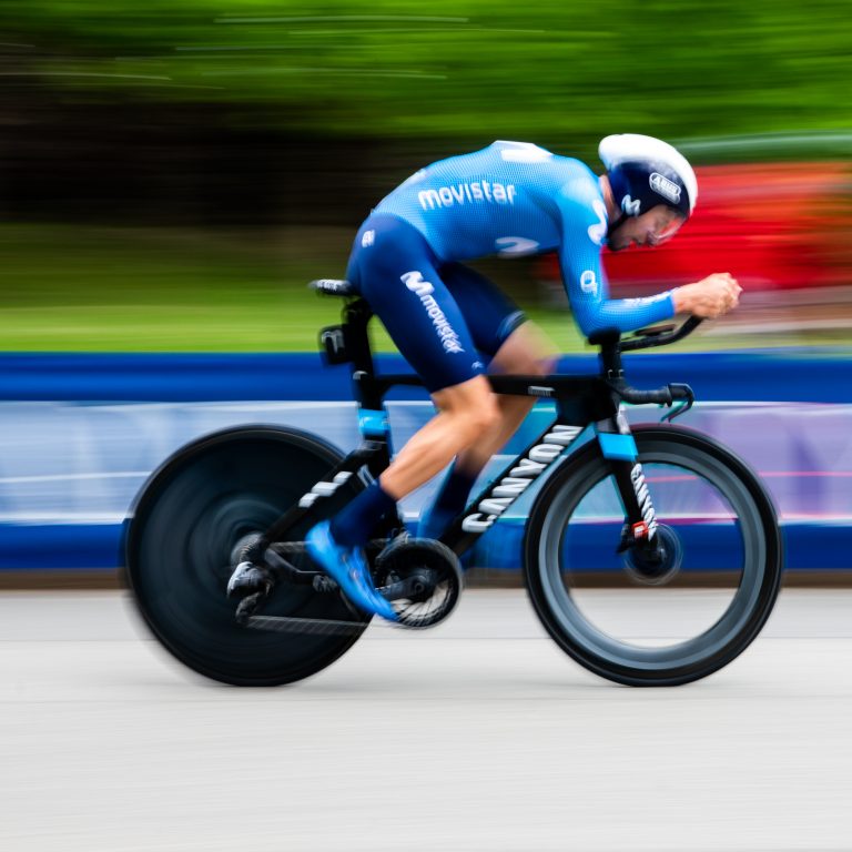 Hogyan képesek ilyen elképesztően gyorsan tekerni a versenyzők a Giro d'Italián?