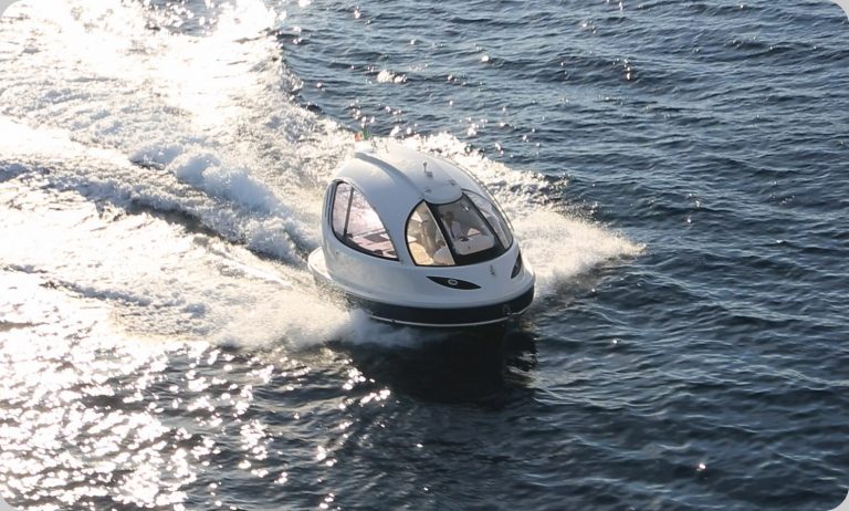 Mintha a Jetson család járműve lenne ez a vízen közlekedő űrkapszula