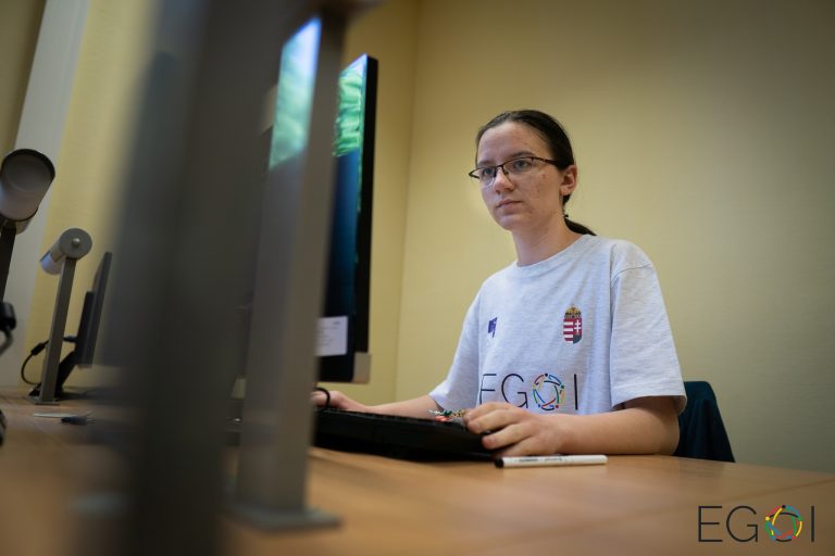 Éles Júlia ma ezüstérmet szerzett az Európai Lányok Informatikai Olimpiáján