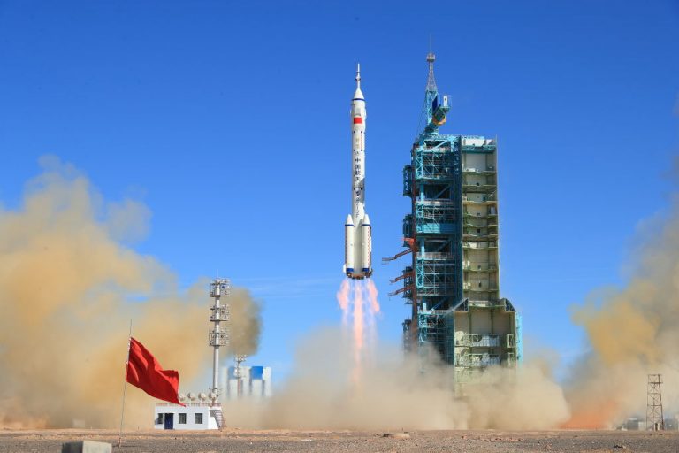 Megérkeztek az űrhajósok Kína első valódi űrállomásának központi moduljára