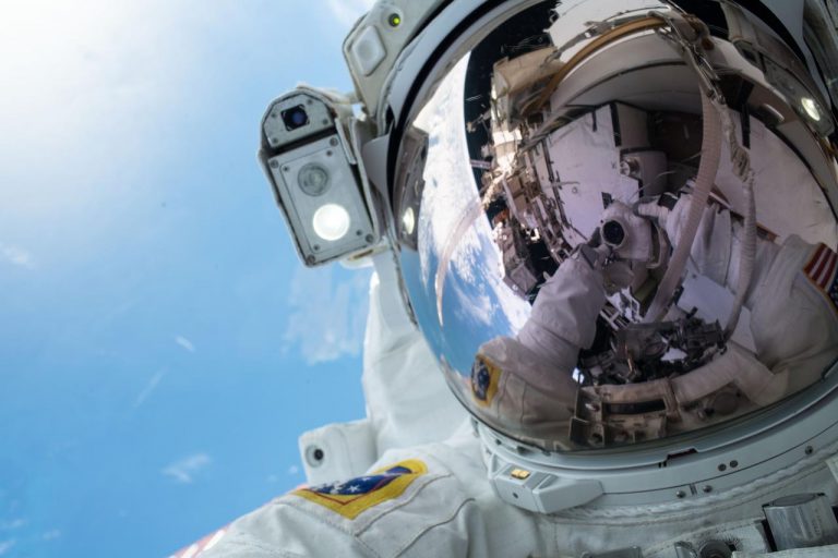 A SpaceX viheti az űrbe a második magyar űrhajóst