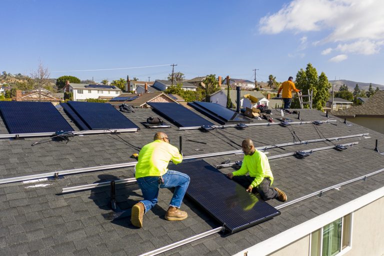 Kötelező lesz napelemekkel is ellátni az új épületeket 2023-tól Kaliforniában