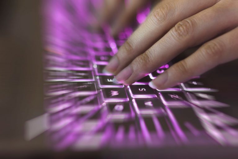 9 mód, ahogy a kiberbűnözők észrevétlenül behatolhatnak eszközeinkbe