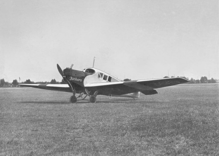 Magyarokhoz kötődik a világ első repülőgép-eltérítése