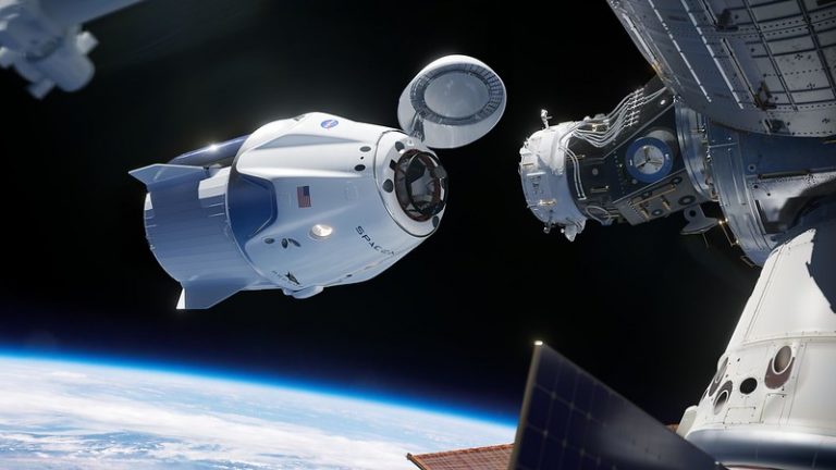 Orosz űrhajósokat is szállíthat a SpaceX