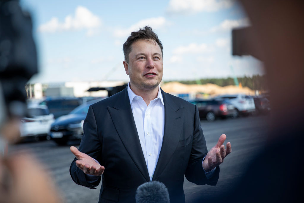 Elon Musk valóban elkezdte eladni a Tesla-részvényeit